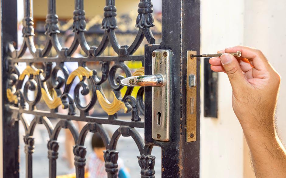 changer une serrure porte d'entrée Villennes-sur-Seine
